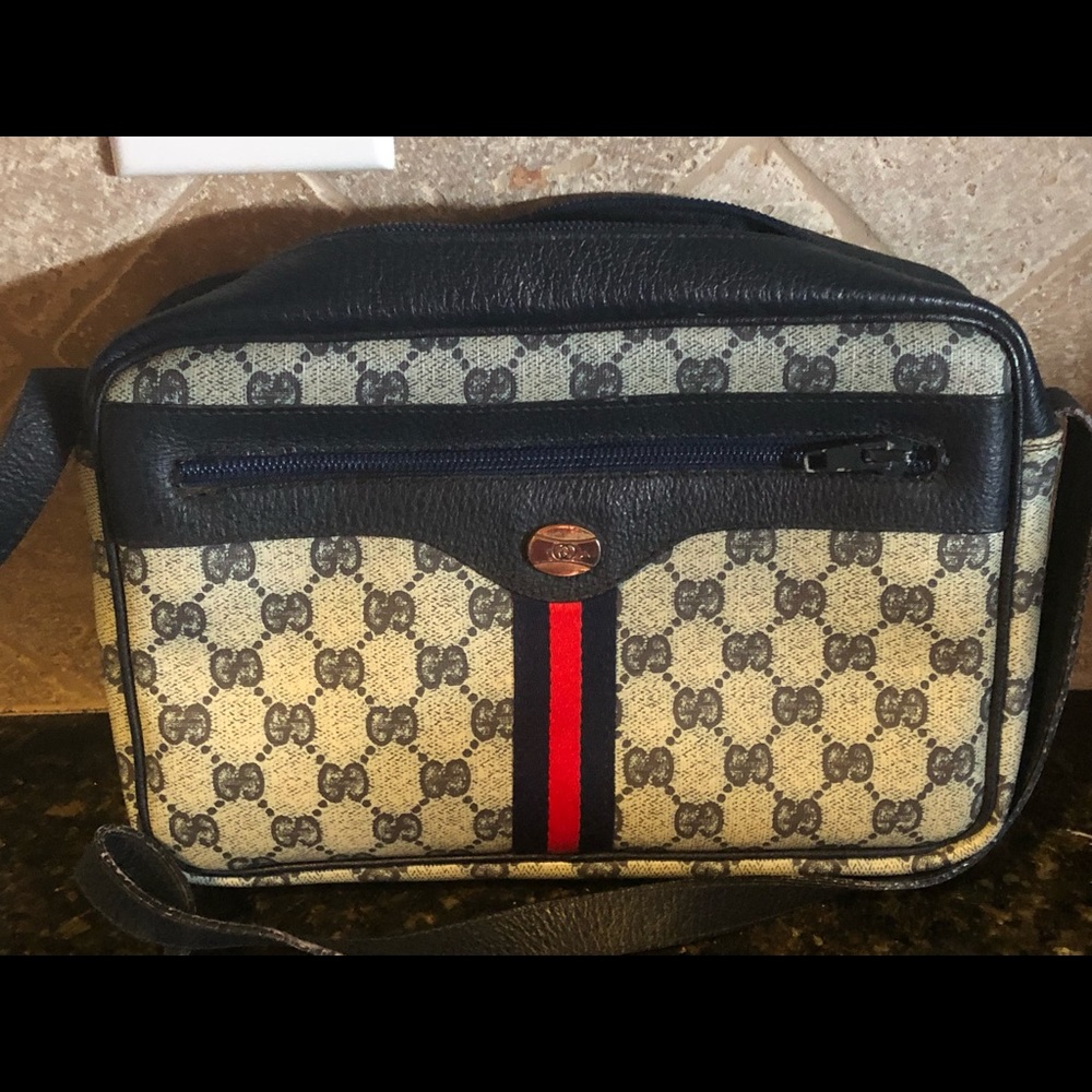 Gucci Navy Signature Purse